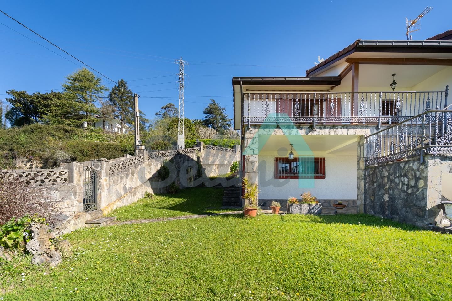 Vista exterior de Casa adosada en venda en Villaviciosa amb Calefacció, Jardí privat i Terrassa