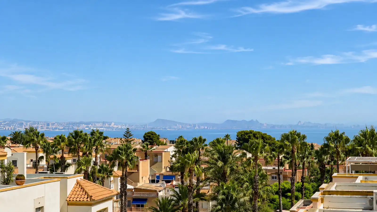 Außenansicht von Haus oder Chalet zum Verkauf in Santa Pola mit Klimaanlage, Heizung und Gemeinschaftspool