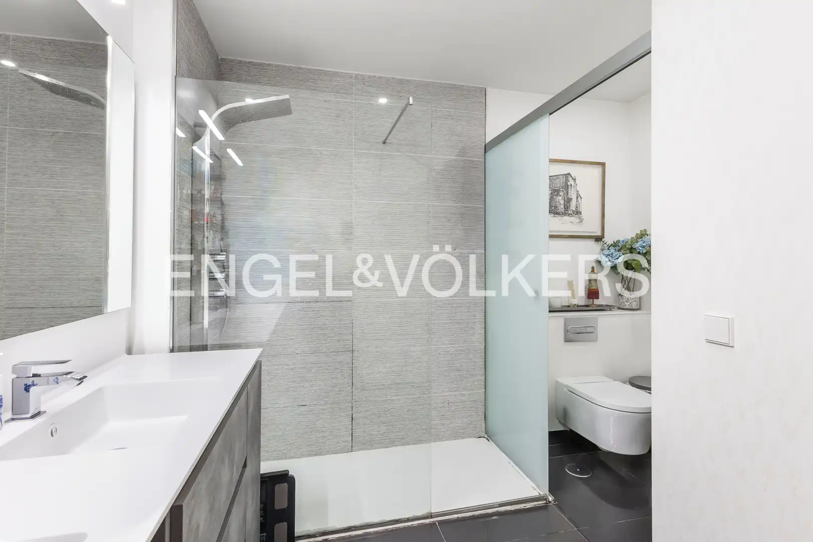 Baño de Apartamento en venta en Pozuelo de Alarcón con Aire acondicionado, Calefacción y Jardín privado