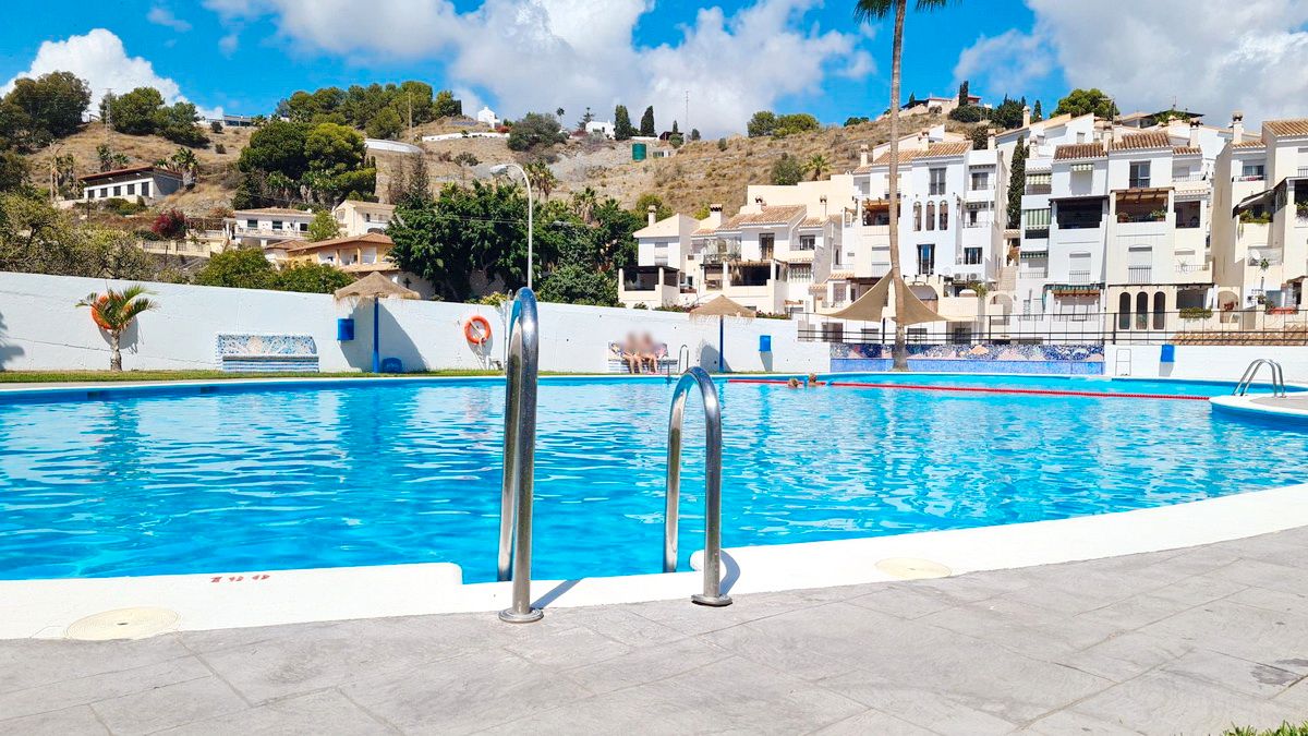Piscina de Casa adosada de alquiler en Almuñécar con Amueblado