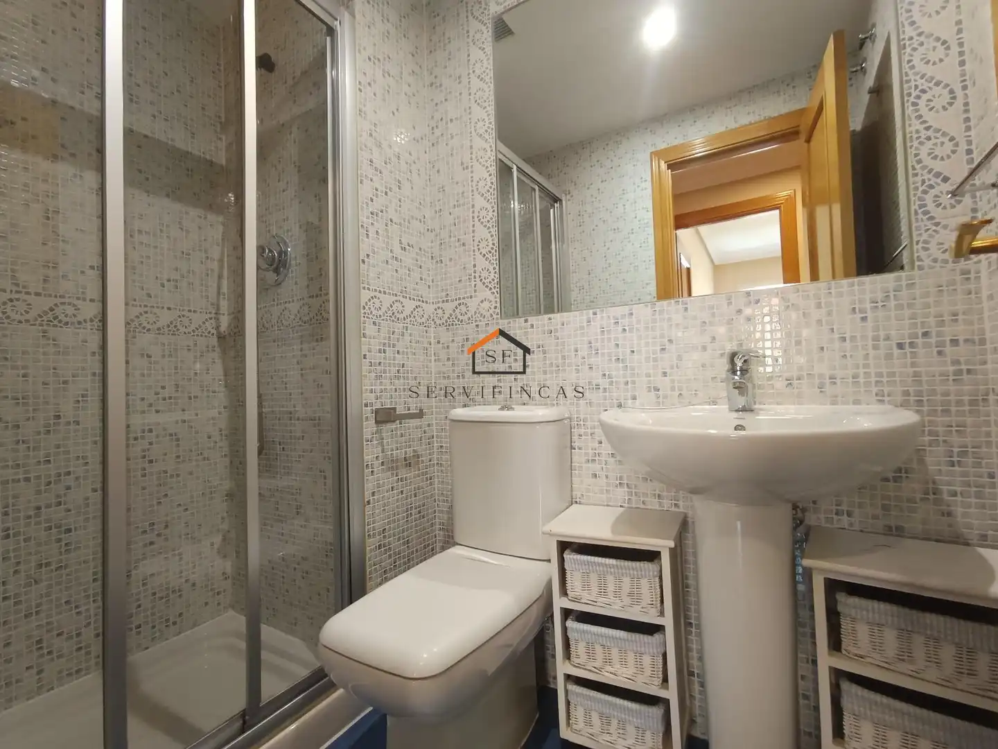 Bathroom of Flat for rent in Madrid  with Air Conditioner, Heating and Parquet flooring