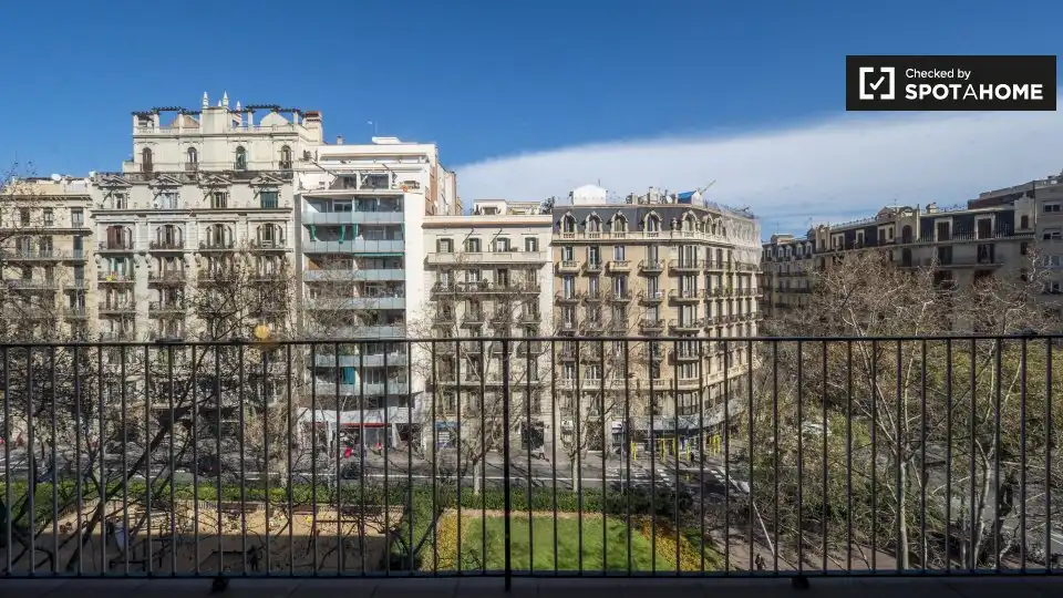 Vista exterior de Piso para compartir en Barcelona con Aire acondicionado, Calefacción y Amueblado