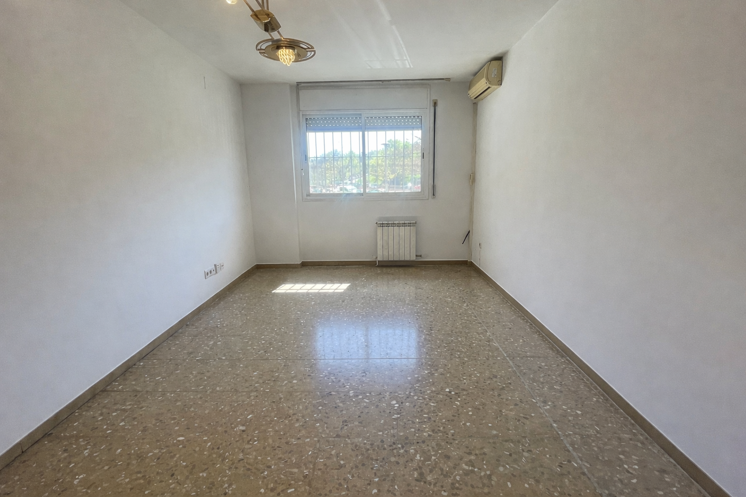 Living room of Flat for sale in Terrassa  with Air Conditioner and Heating