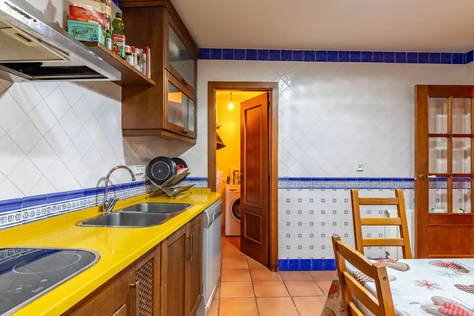 Cuina de Casa adosada en venda en Villanueva de la Vera amb Aire condicionat i Calefacció