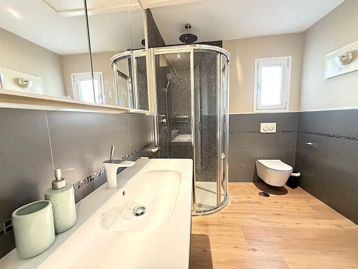 Bathroom of Apartments for rent in Marbella  with Air Conditioner, Heating and Terrace