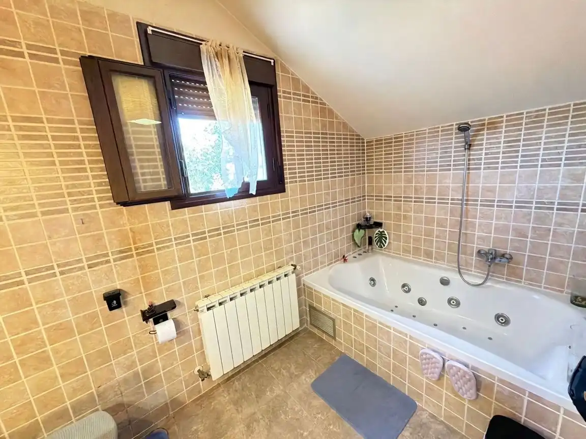 Baño de Casa o chalet en venta en Chiloeches con Aire acondicionado, Calefacción y Jardín privado