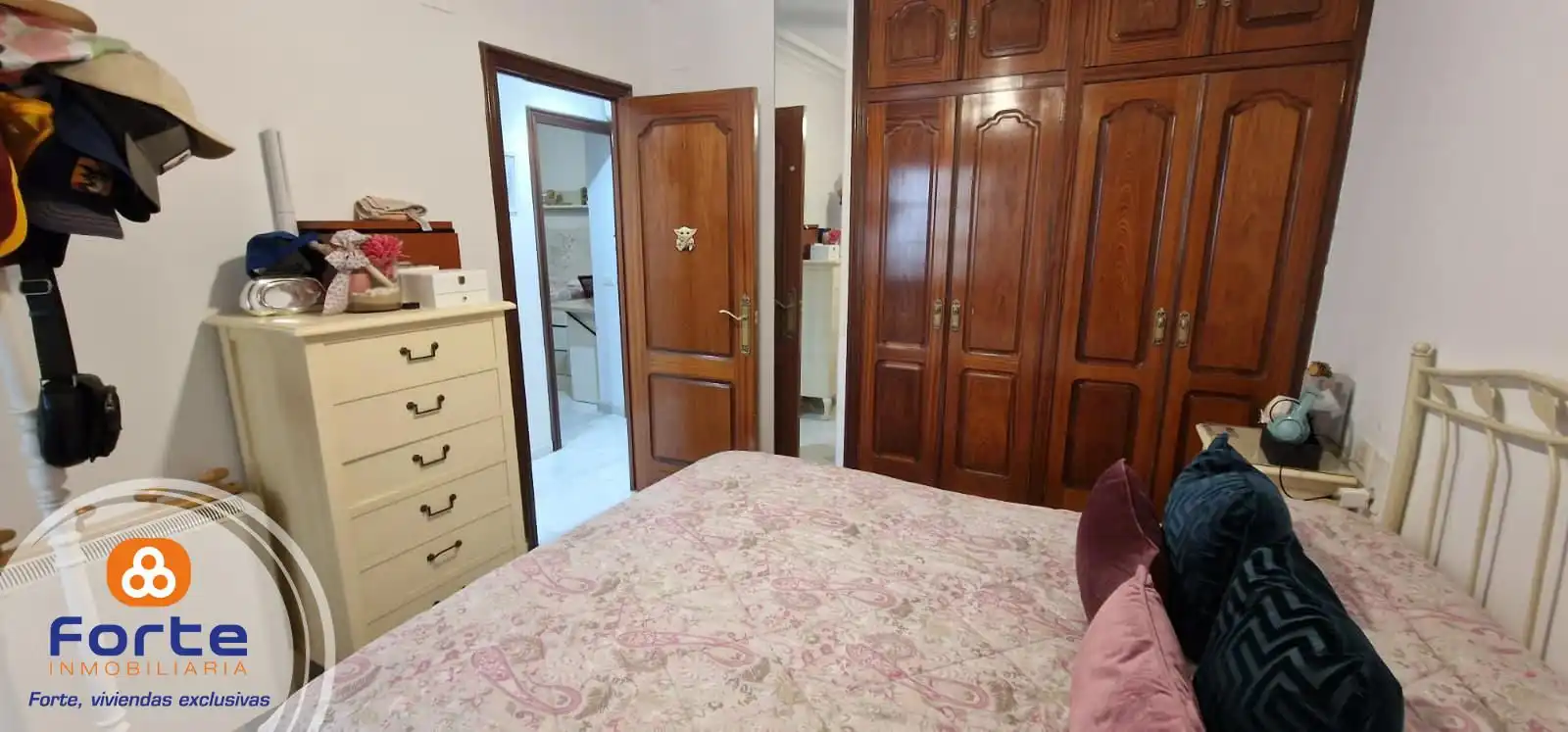 Bedroom of Flat for sale in Córdoba  with Air Conditioner