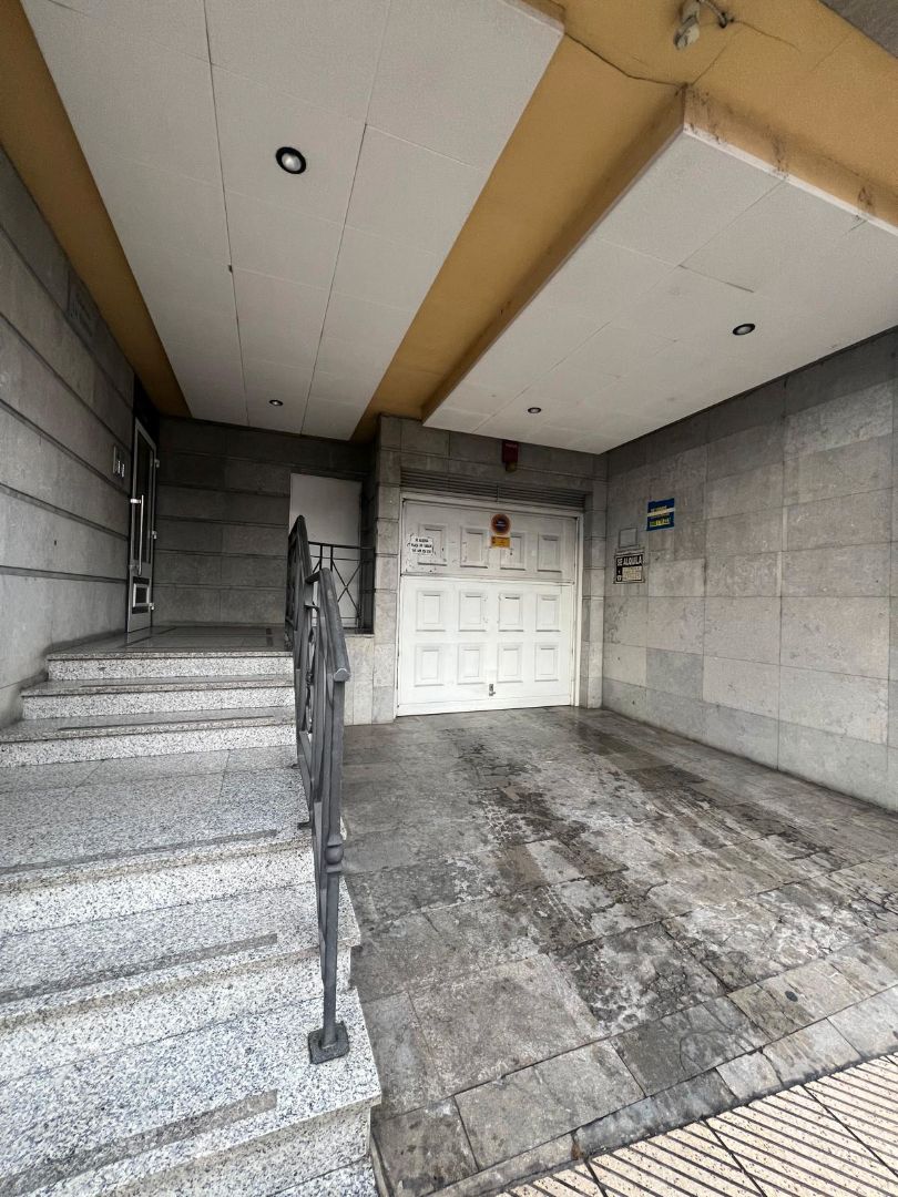 Garage for sale in Nava