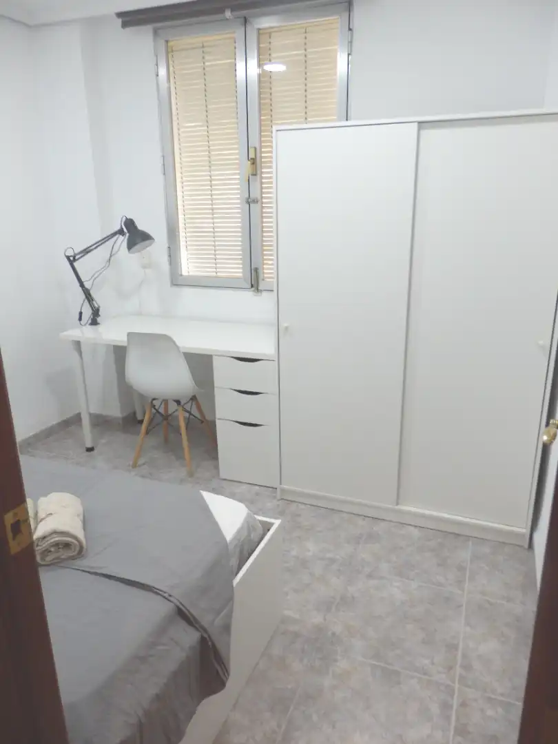 Habitación de Piso para compartir en Valencia con Aire acondicionado, Amueblado y Horno