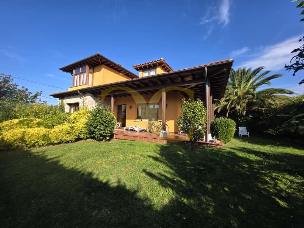 Jardí de Casa o xalet en venda en Llanes amb Calefacció, Jardí privat i Terrassa