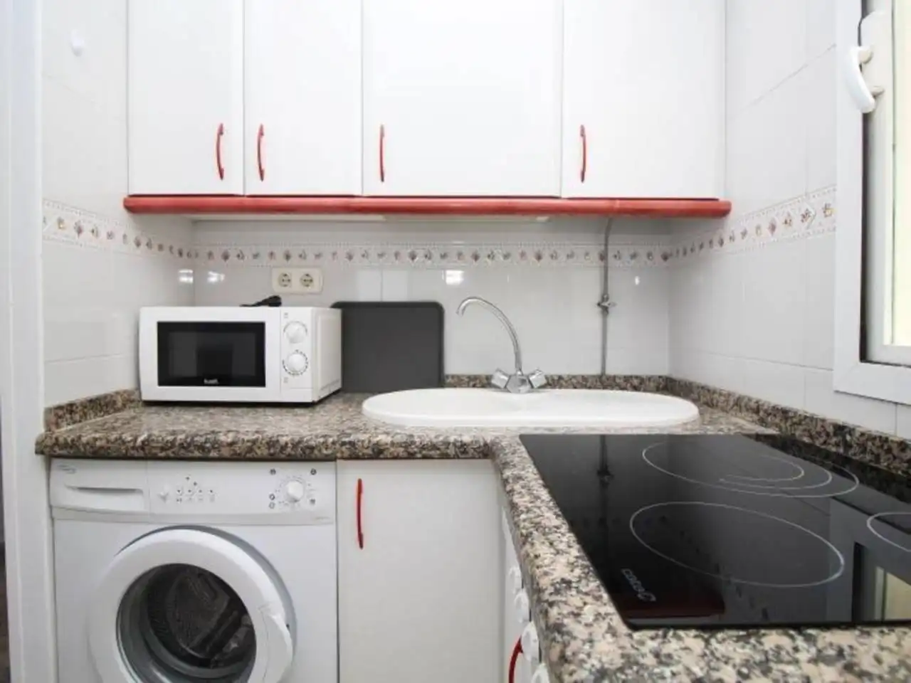 Flat with lift to rent in Avenida Mediterráneo, imagen 9
