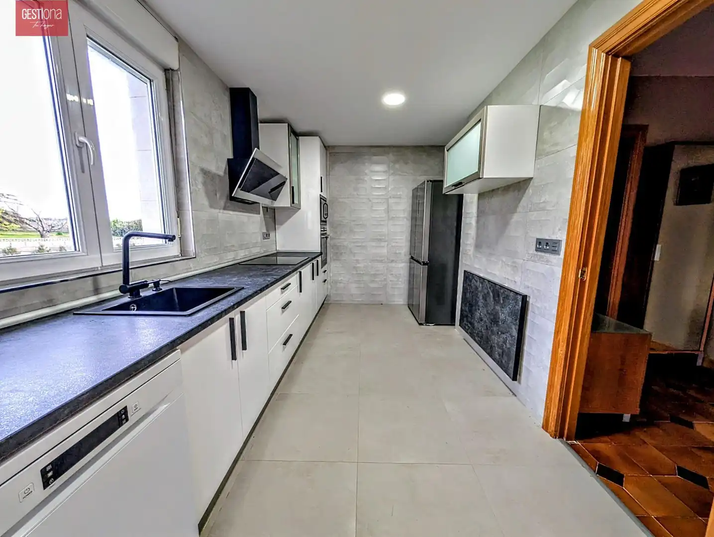Cuina de Casa o xalet en venda en Bareyo amb Jardí privat, Terrassa i Balcó