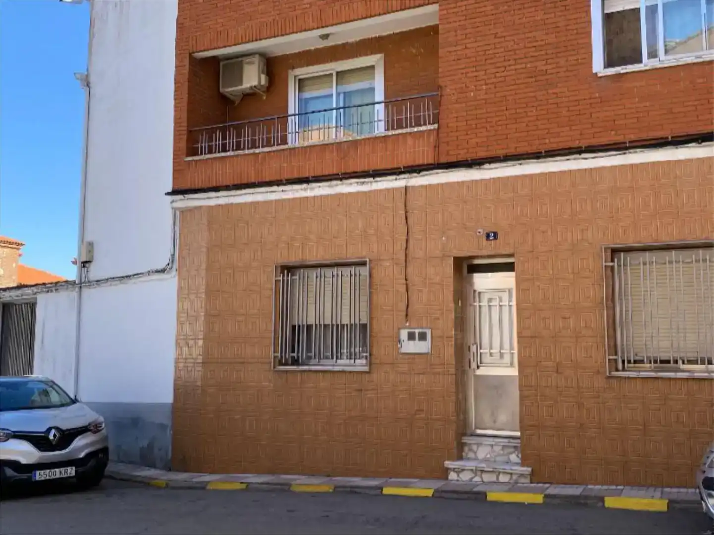 Vista exterior de Casa adosada en venda en Agudo amb Balcó