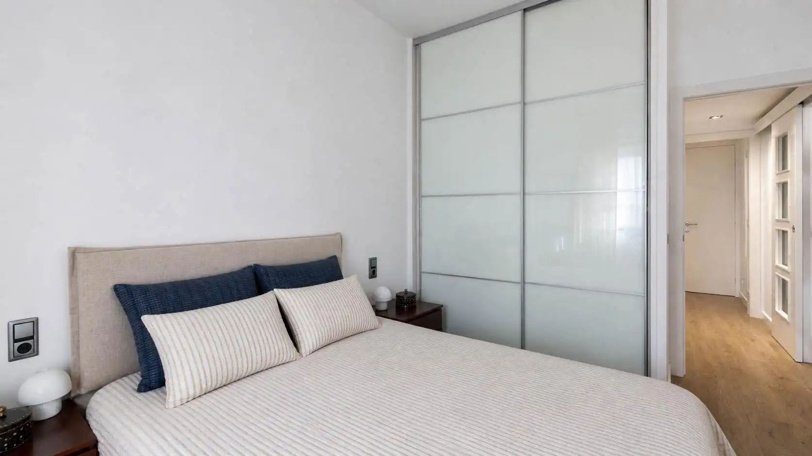 Schlafzimmer von Wohnung zum Verkauf in Barcelona mit Klimaanlage, Heizung und Privatgarten