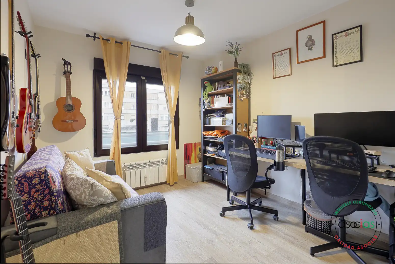 Sala d'estar de Pis en venda en Gijón  amb Calefacció i Traster