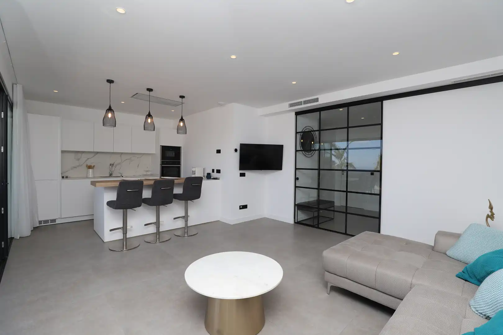 Sala de estar de Apartamento en venta en Estepona con Aire acondicionado, Calefacción y Terraza