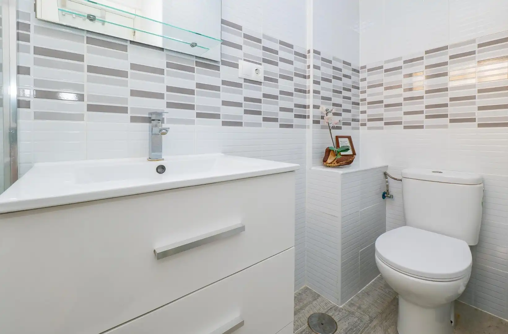 Baño de Estudio en venta en Benalmádena con Aire acondicionado, Jardín privado y Amueblado