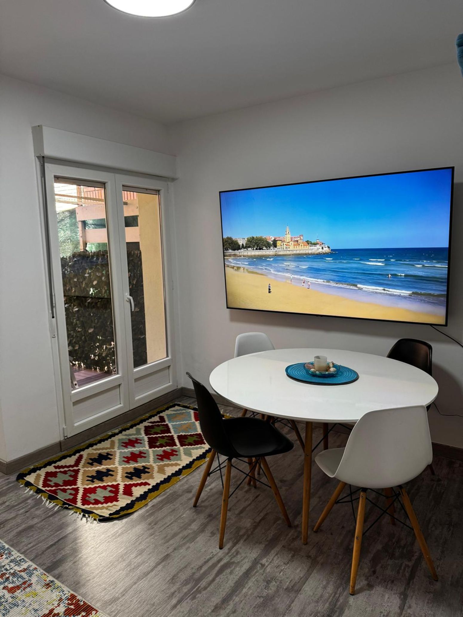 Menjador de Pis en venda en Gijón  amb Calefacció, Terrassa i Moblat