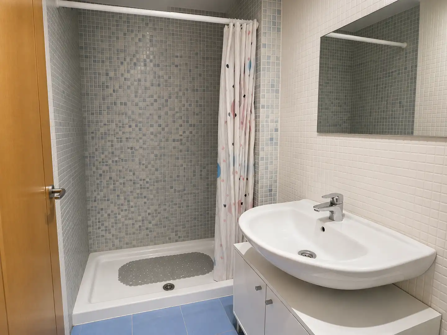 Bathroom of Flat for sale in Valdemoro  with Heating, Storage room and Community pool