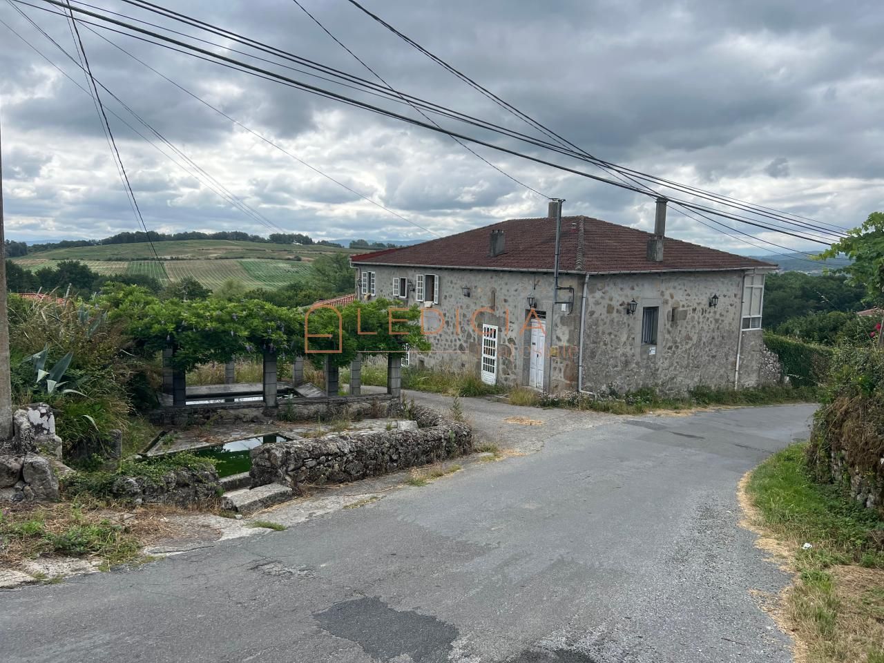 Country house for sale in Pantón
