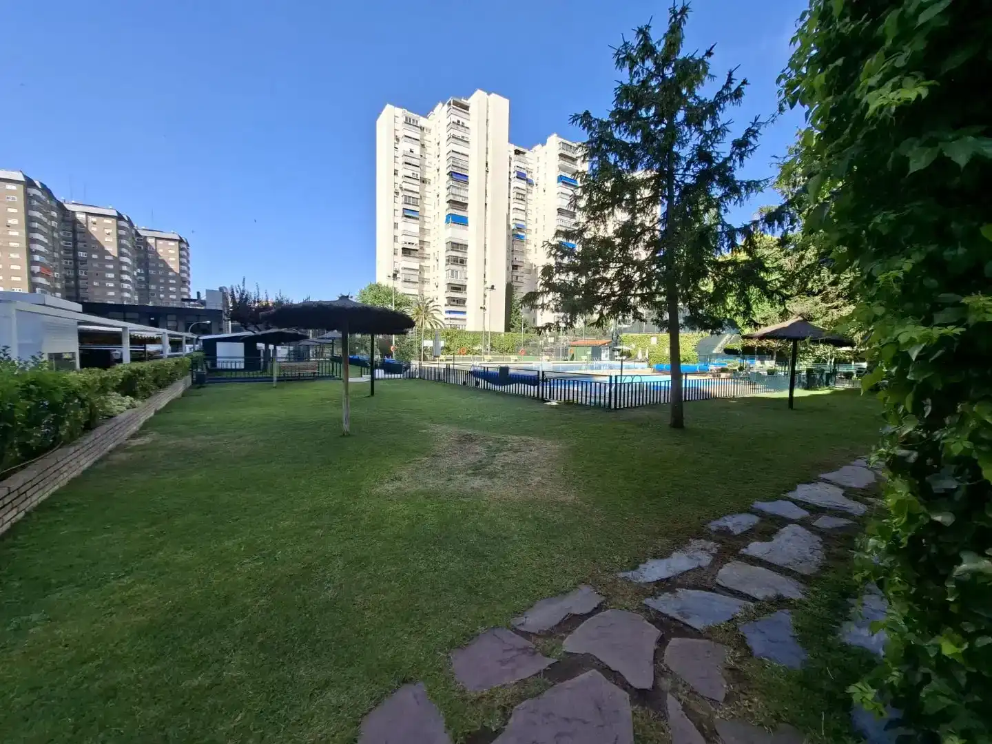 Piscina de Pis en venda en  Madrid Capital amb Aire condicionat i Piscina