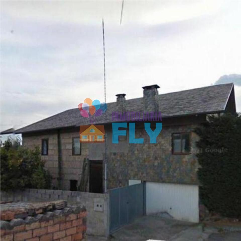 Vista exterior de Casa o xalet en venda en Nigrán amb Jardí privat, Terrassa i Traster