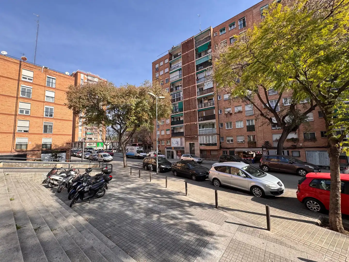 Vista exterior de Local en venta en Badalona
