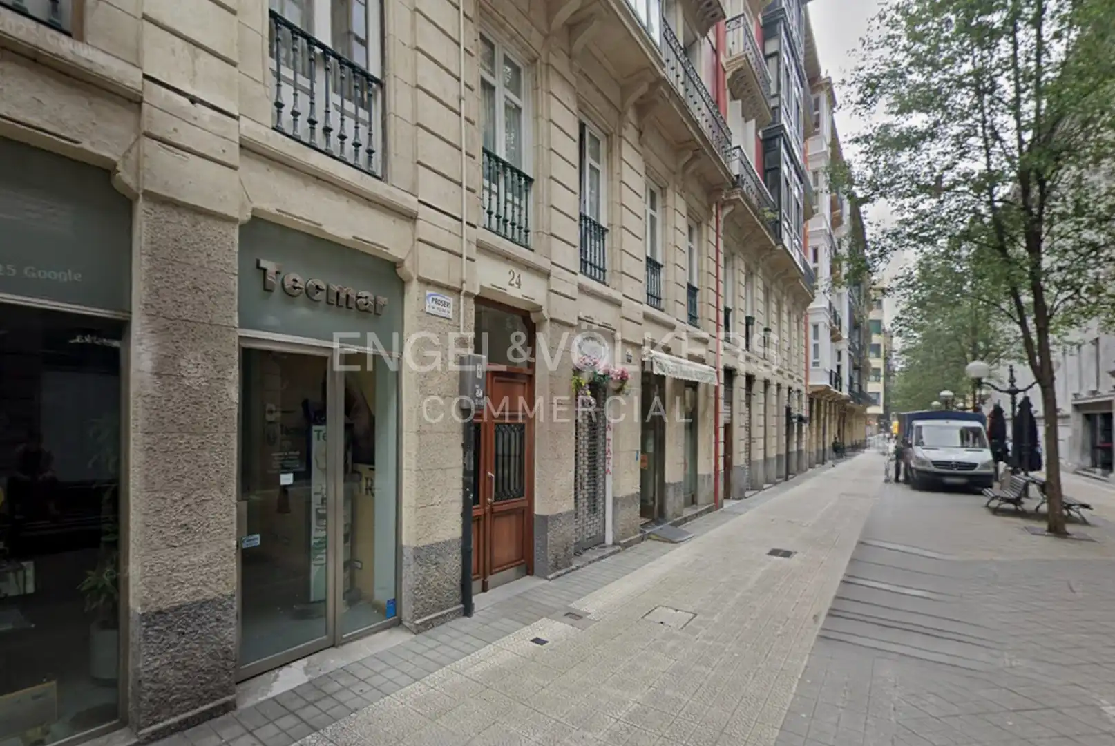 Vista exterior de Local en venda en Bilbao  amb Aire condicionat i Calefacció