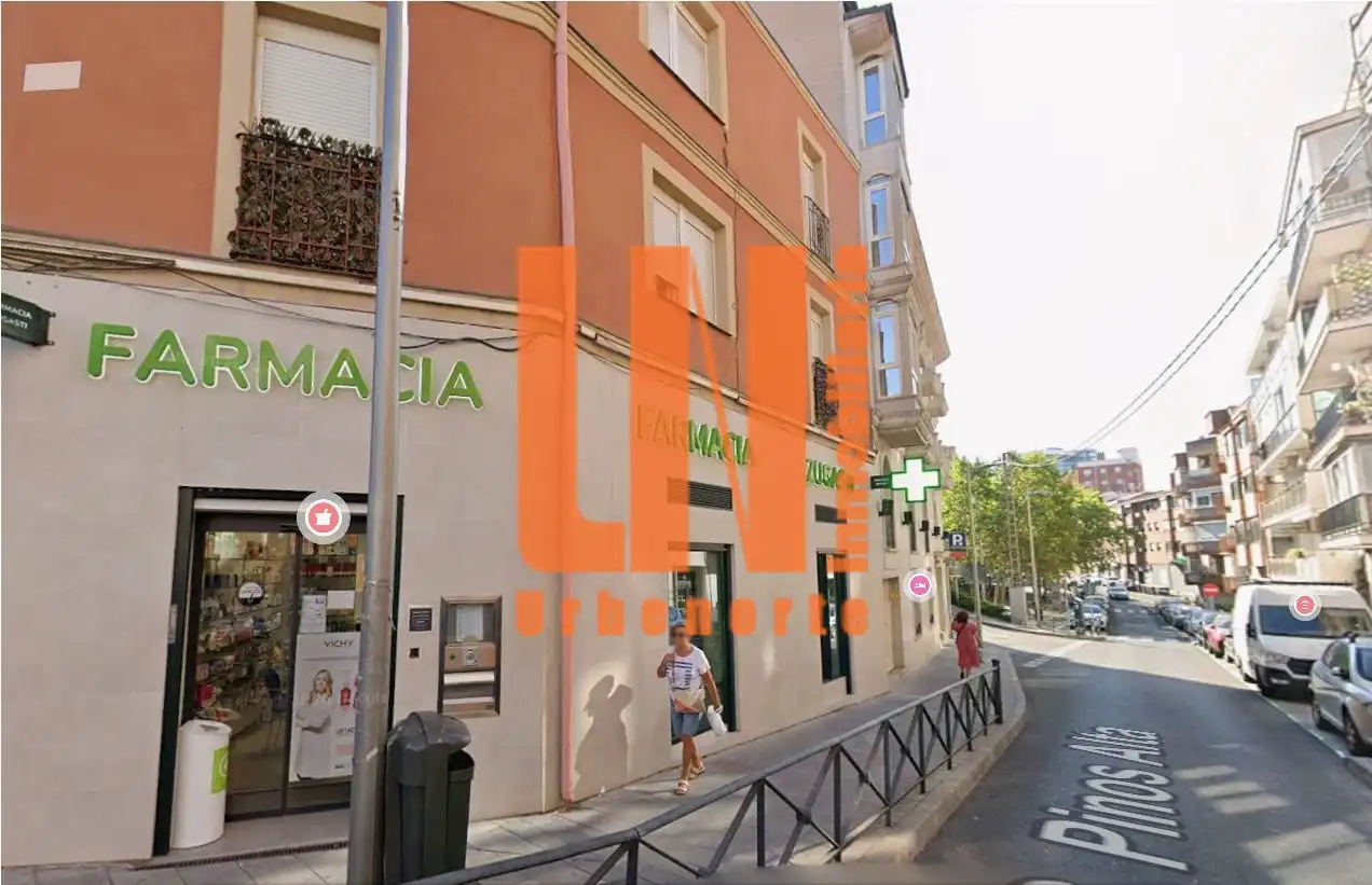 Vista exterior de Piso en venta en Madrid con Calefacción, Parquet y Balcón