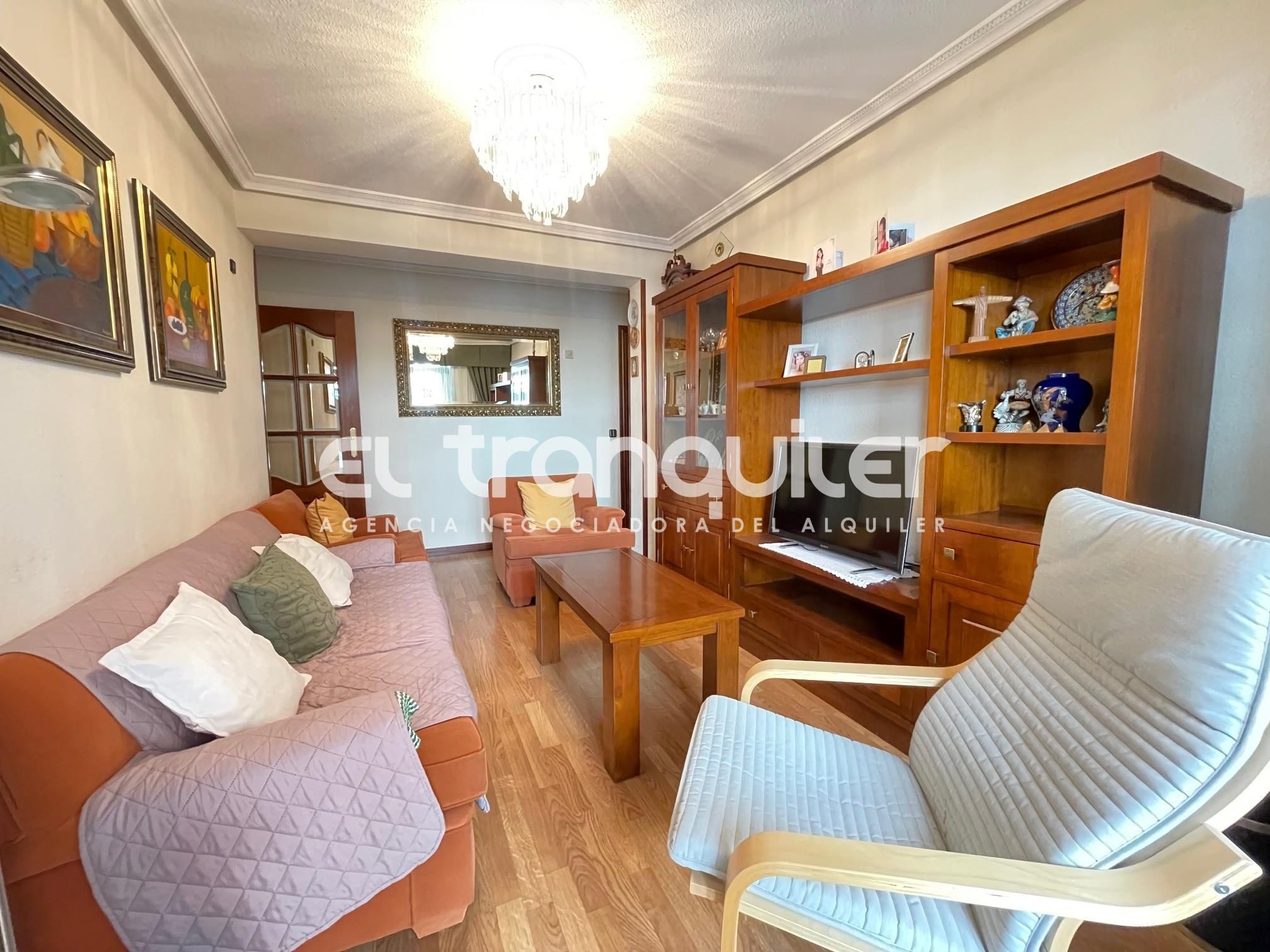 Sala d'estar de Pis de lloguer en Alcalá de Henares amb Aire condicionat, Terrassa i Moblat