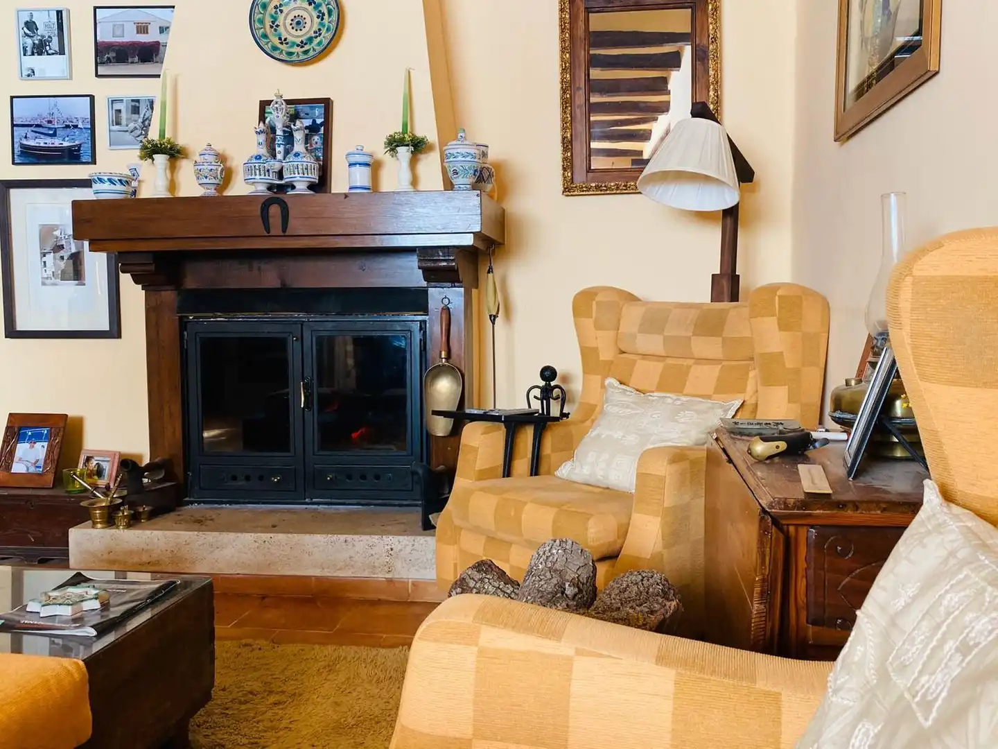 Sala d'estar de Finca rústica en venda en Miravete de la Sierra amb Traster
