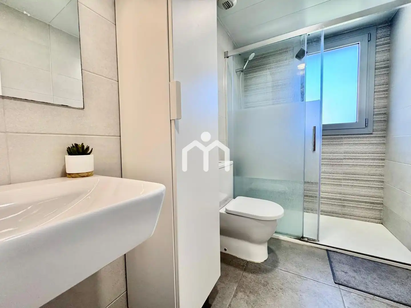 Baño de Piso en venta en Badalona con Aire acondicionado, Calefacción y Terraza