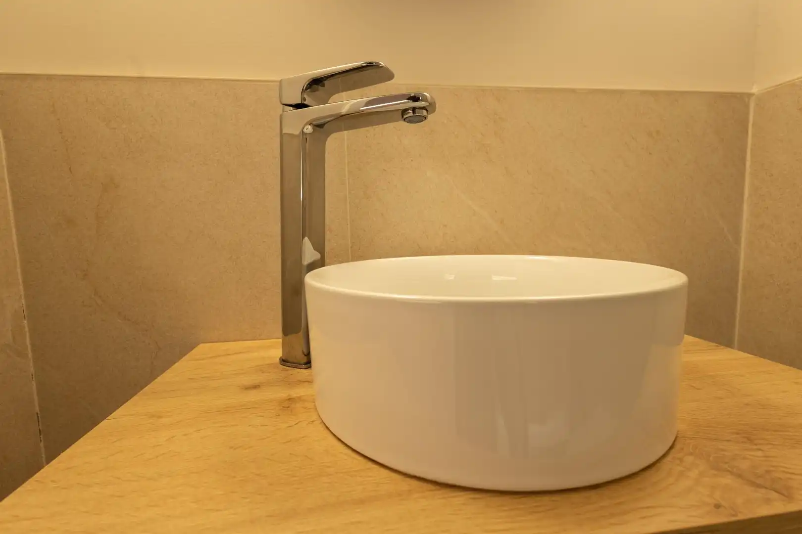 Badezimmer von Wohnung zur Miete in Madrid mit Klimaanlage und Heizung