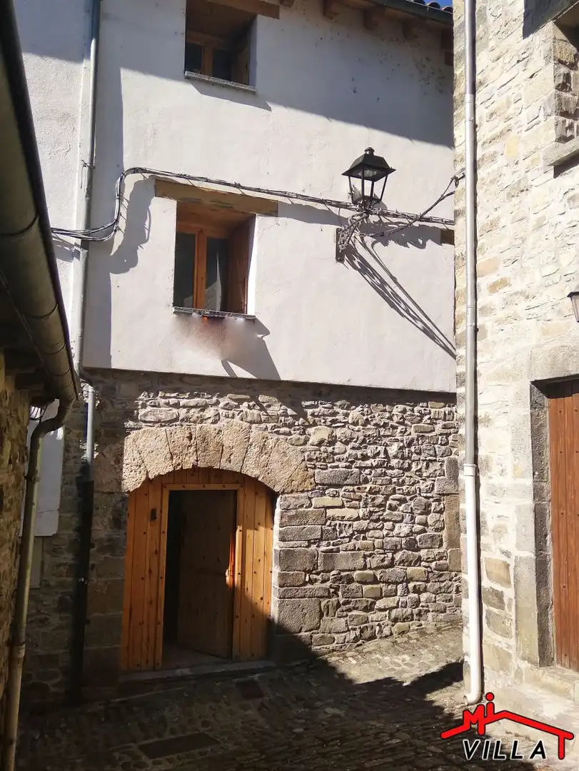 Vista exterior de Casa o chalet en venta en Roncal / Erronkari con Calefacción