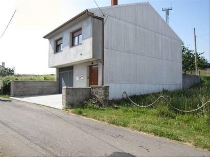 Außenansicht von Haus oder Chalet zum verkauf in Coristanco mit Heizung, Terrasse und Abstellraum