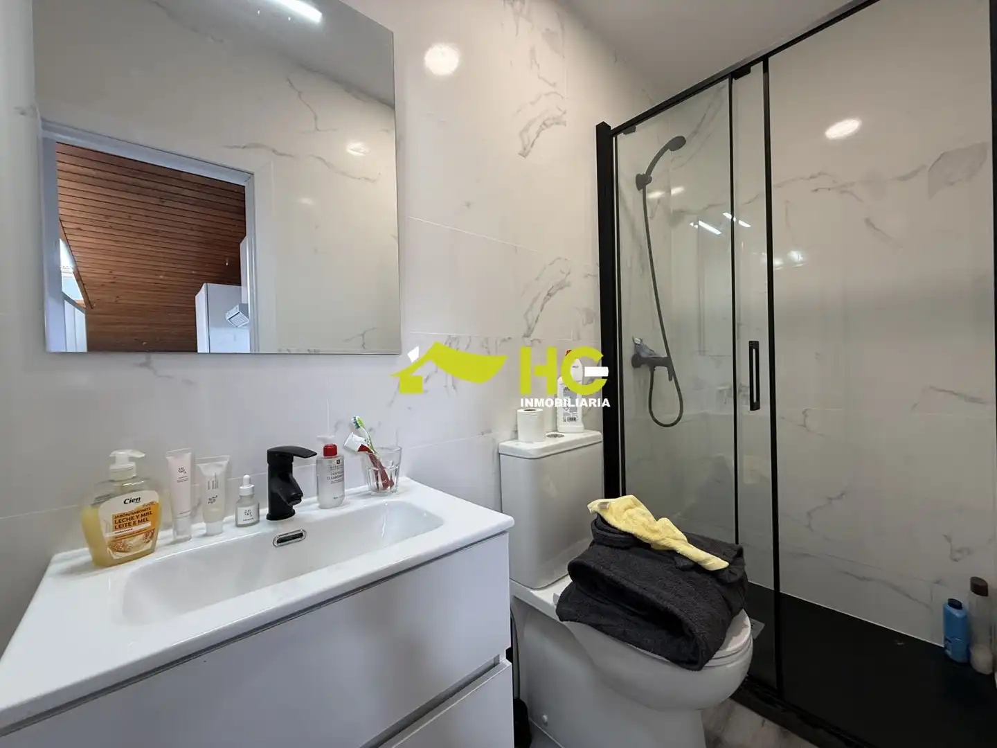Baño de Apartamento de alquiler en Madrid con Aire acondicionado, Calefacción y Amueblado