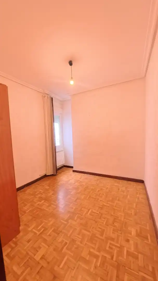 Habitación de Piso en venta en  Logroño con Calefacción, Parquet y Trastero