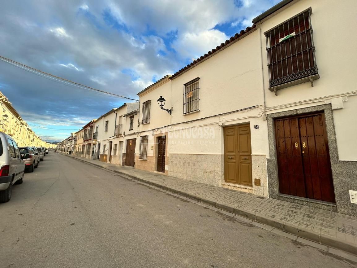 Vista exterior de Casa o xalet en venda en Aguadulce (Sevilla) amb Terrassa i Balcó