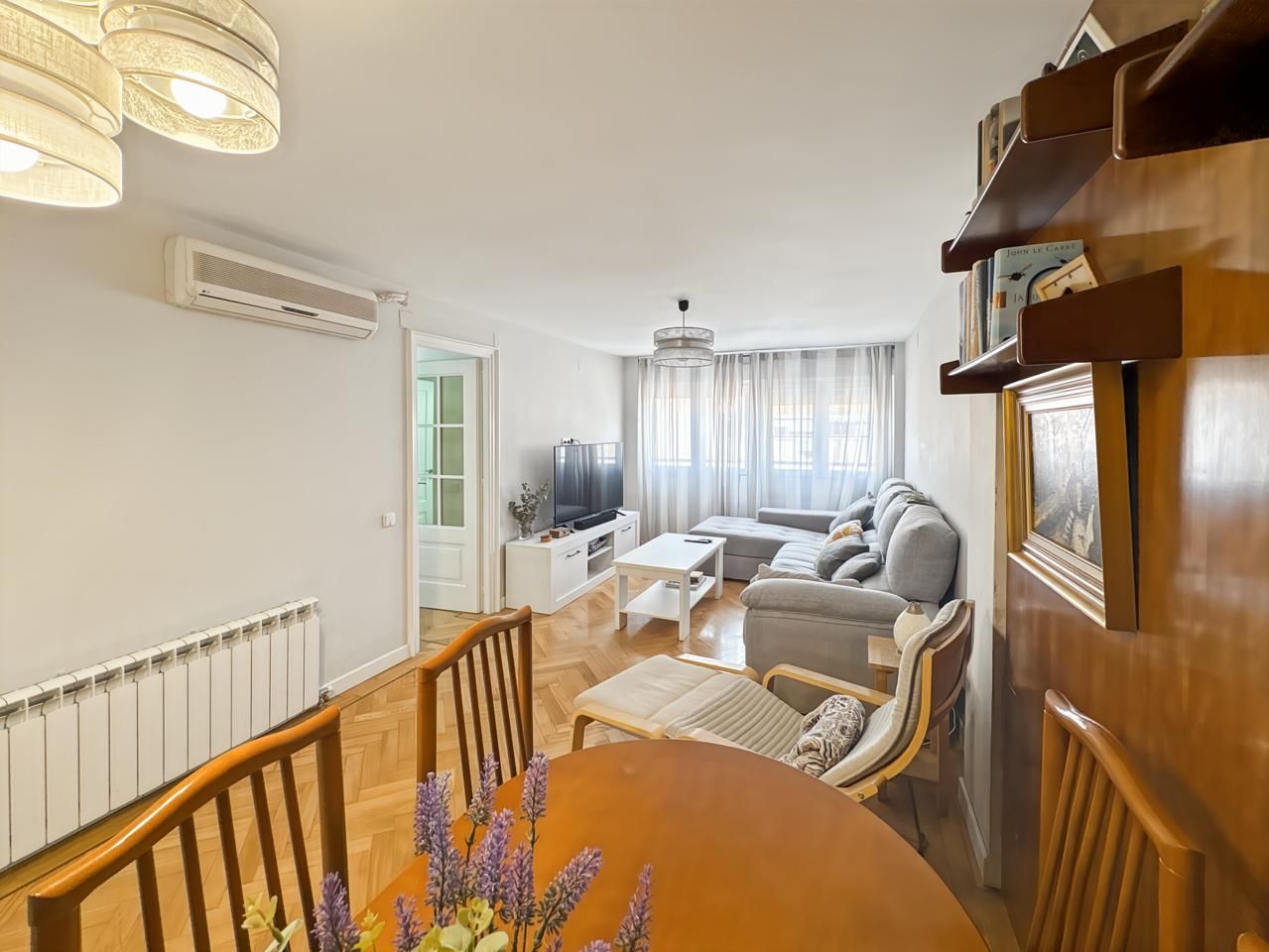 Sala d'estar de Pis en venda en  Madrid Capital amb Aire condicionat, Calefacció i Parquet