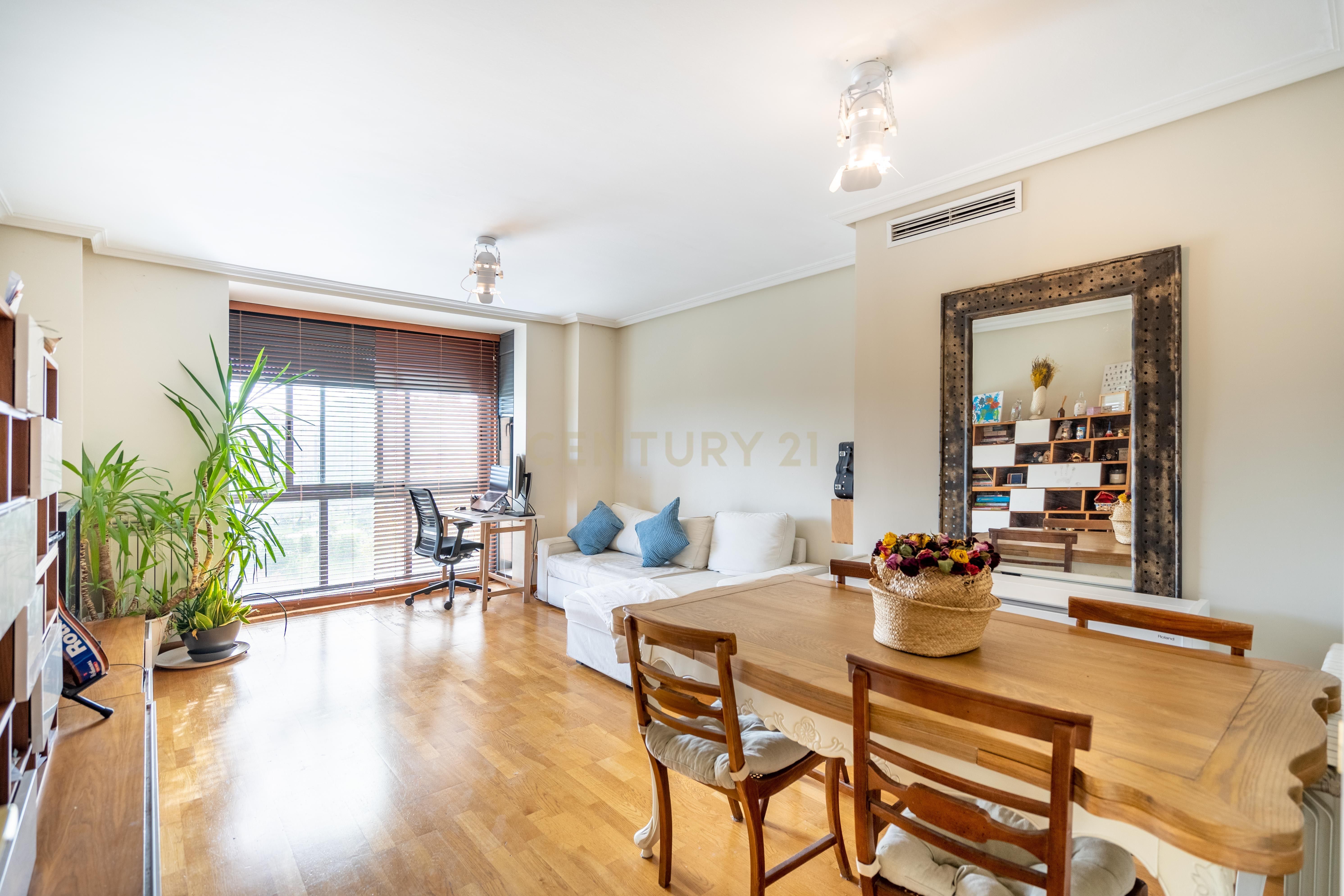 Living room of Apartment for sale in  Madrid Capital  with Air Conditioner, Private garden and Storage room