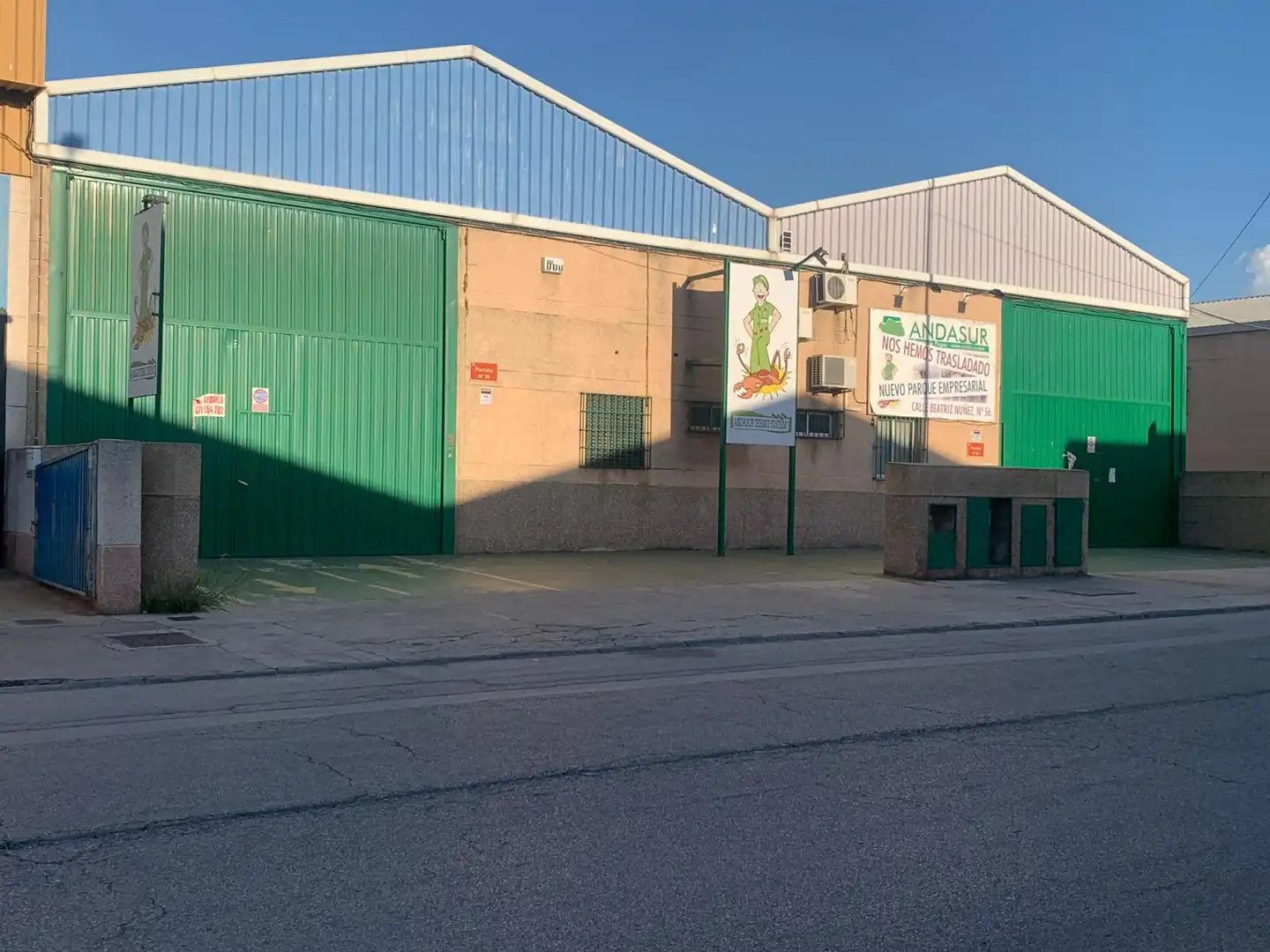 Fabrikhallen zur Miete in Calle Huelma, Renfe - Bulevar 1ª y 2ª Fase
