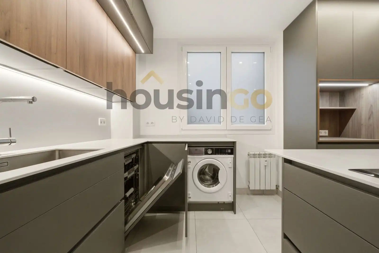 Kitchen of Flat for sale in Madrid  with Air Conditioner, Heating and Storage room