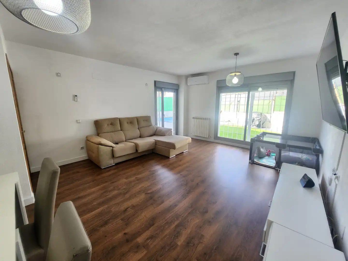 Sala de estar de Casa o chalet en venta en Villalbilla con Aire acondicionado, Calefacción y Jardín privado