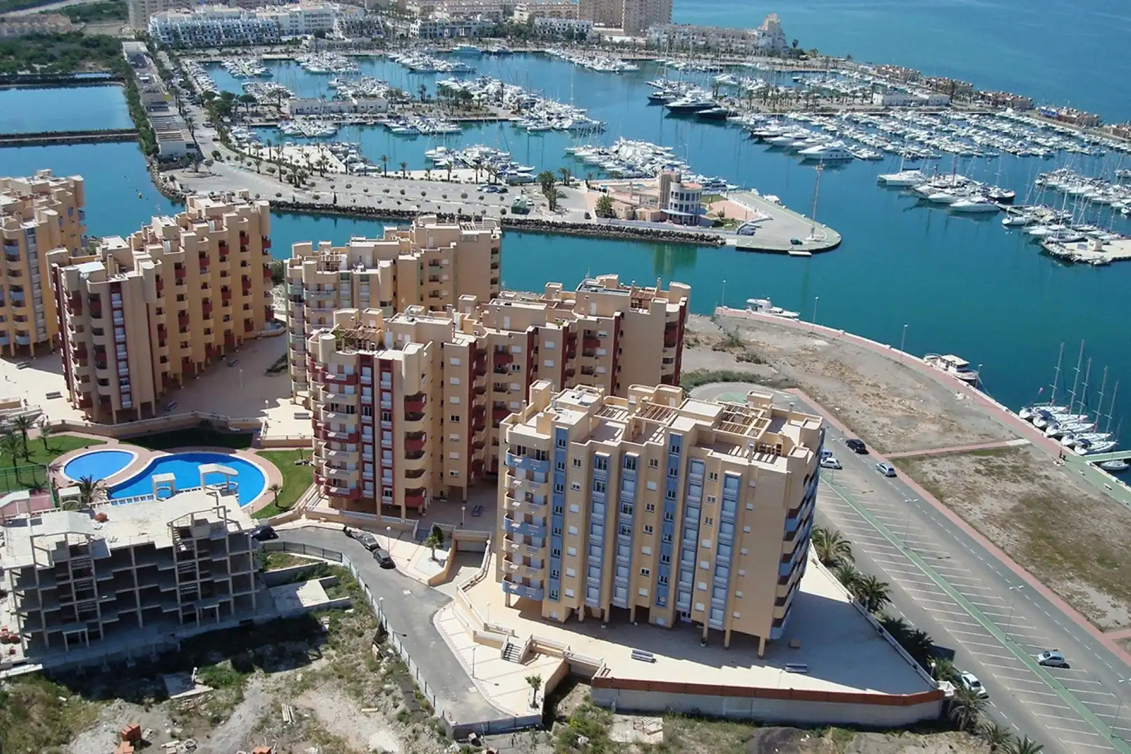 Vista exterior de Piso en venta en La Manga del Mar Menor con Aire acondicionado, Calefacción y Jardín privado