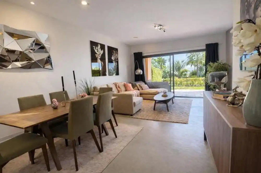 Sala de estar de Planta baja en venta en Benahavís con Aire acondicionado, Jardín privado y Terraza
