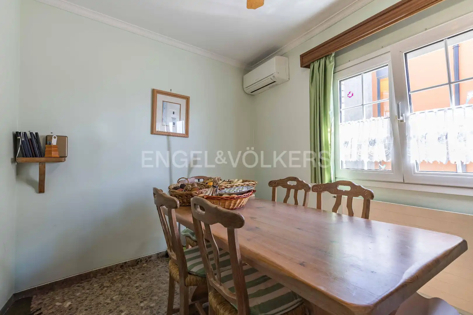 Comedor de Casa o chalet en venta en Esplugues de Llobregat con Aire acondicionado, Calefacción y Jardín privado