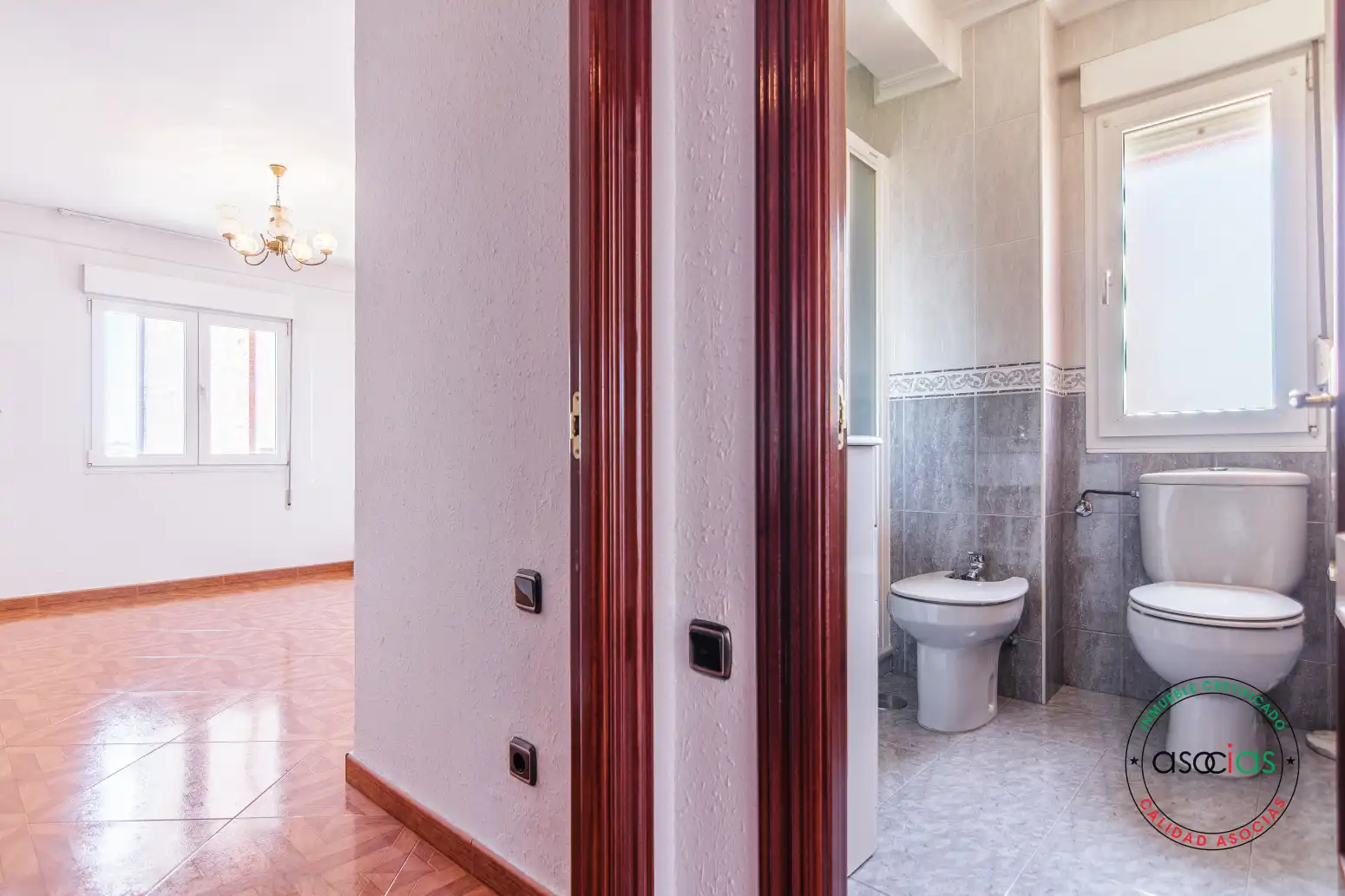Baño de Piso en venta en Gijón  con Calefacción y Jardín privado