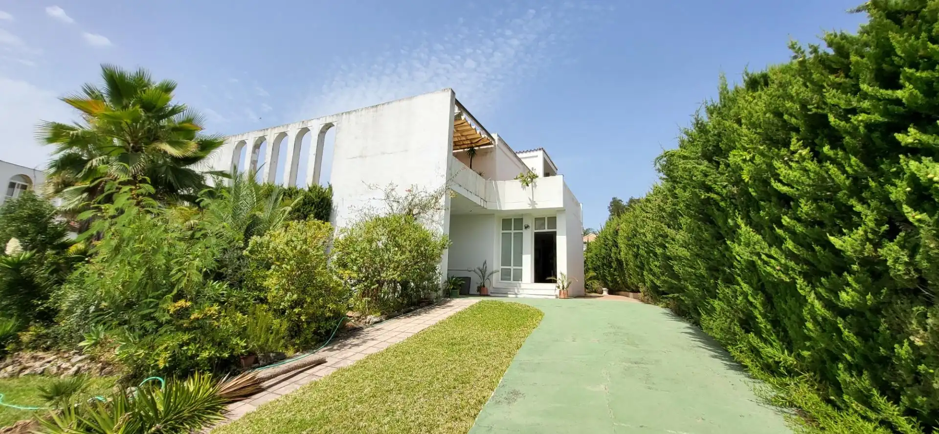 Detached house with terrace for sale in Nueva Andalucía