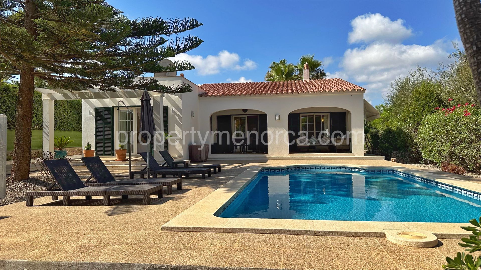 Vista exterior de Casa o xalet en venda en Maó amb Aire condicionat, Jardí privat i Terrassa