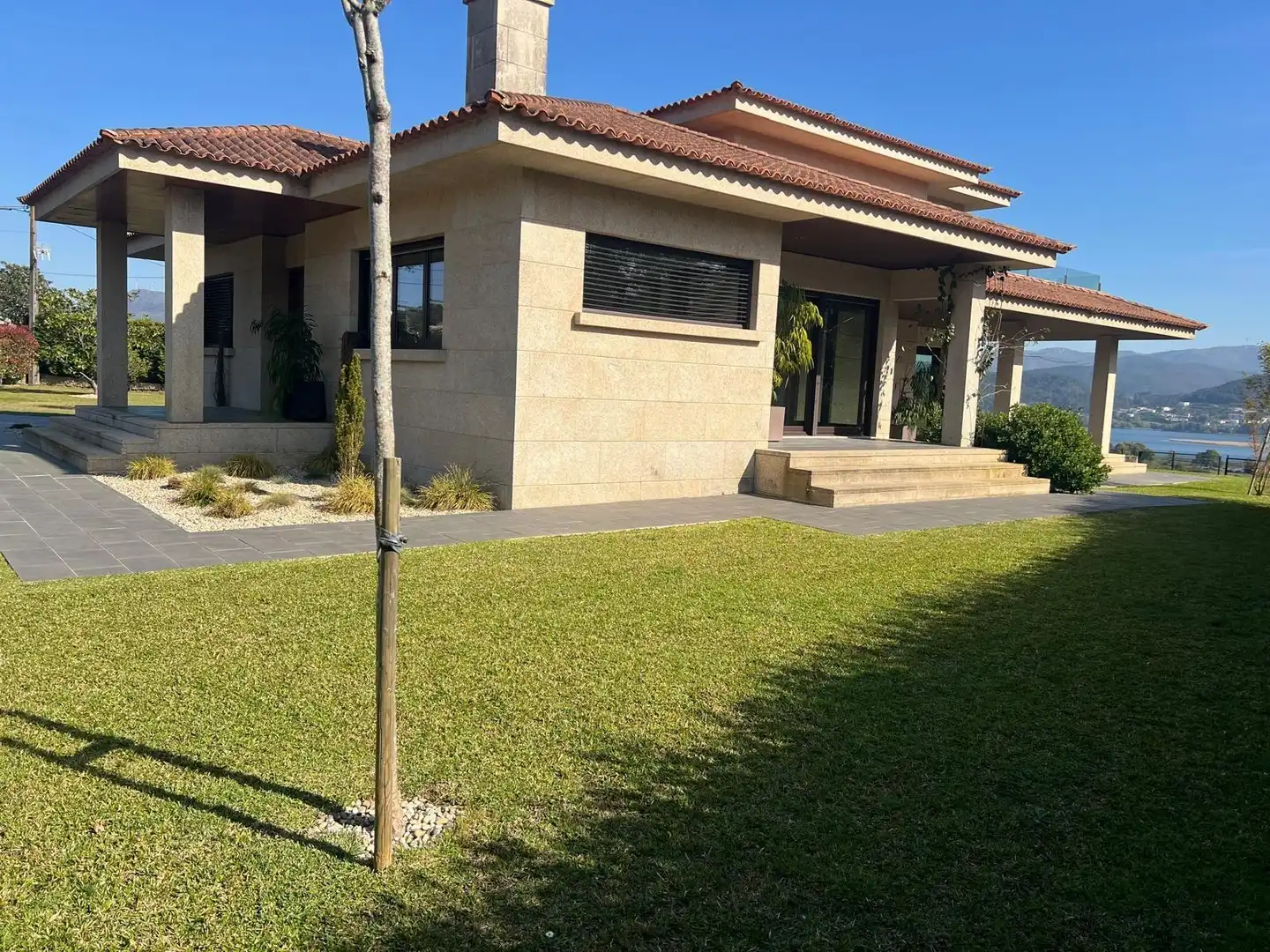 Vista exterior de Casa o chalet en venta en O Rosal   con Calefacción, Jardín privado y Terraza